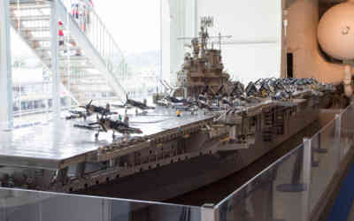 📷 Lego model of the USS Intrepid (CV-11)