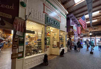 📷 Wall Drug Store