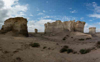 📷 Monument Rocks Panorama