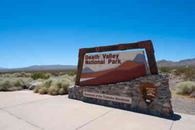 📷 Death Valley Park Sign