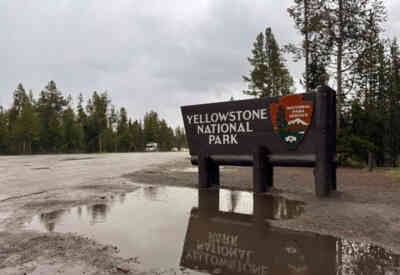📷 Yellowstone National Park Sign