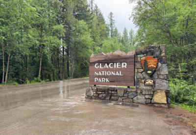 📷 Glacier National Park Sign