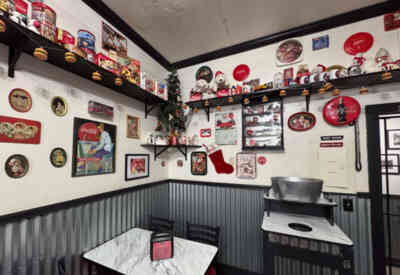 📷 Penelope's World Famous Burgers and Fries